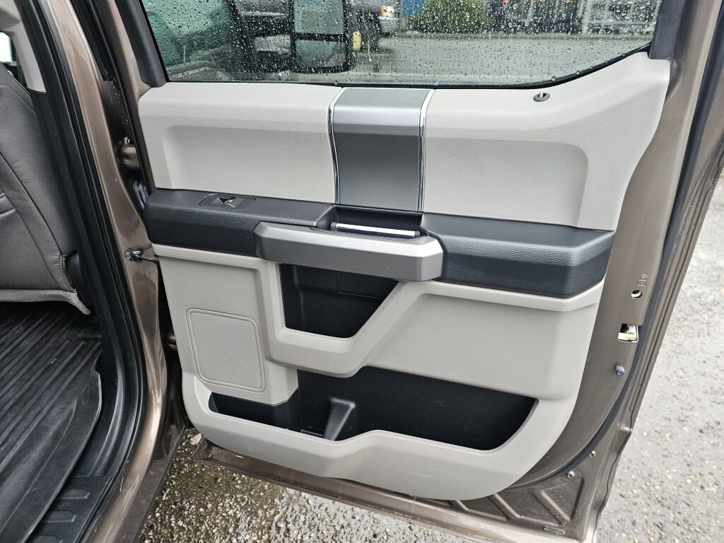 Used 2016 Ford F150 XLT w/ Equipment Group 302A Luxury image 16