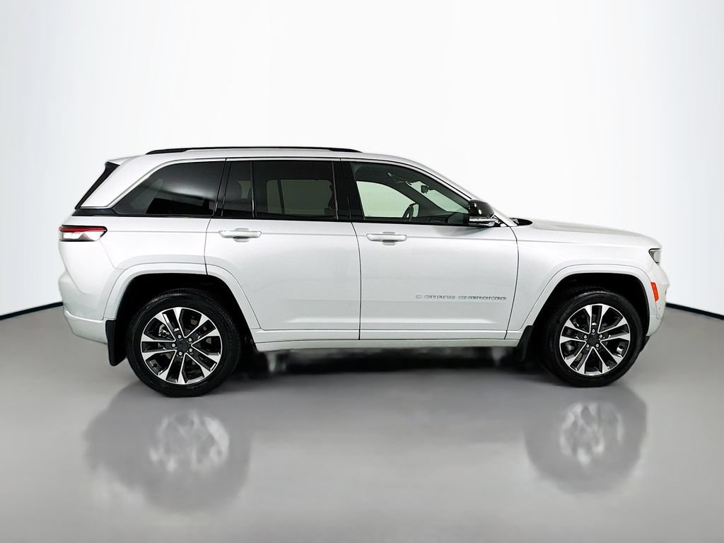 Used 2023 Jeep Grand Cherokee Overland w/ Advanced Protech Group III AWD/4WD image 8