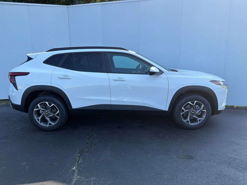 New 2026 Chevrolet Trax LT w/ Driver Confidence Package FWD image 2