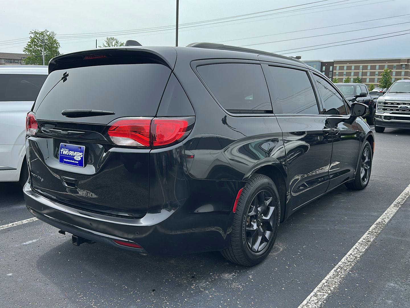 Used 2020 Chrysler Pacifica Touring-L Plus w/ S Appearance Package FWD image 3