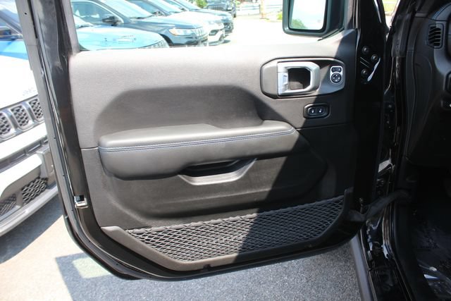 Used 2023 Jeep Wrangler Unlimited Rubicon 4xe AWD/4WD image 19