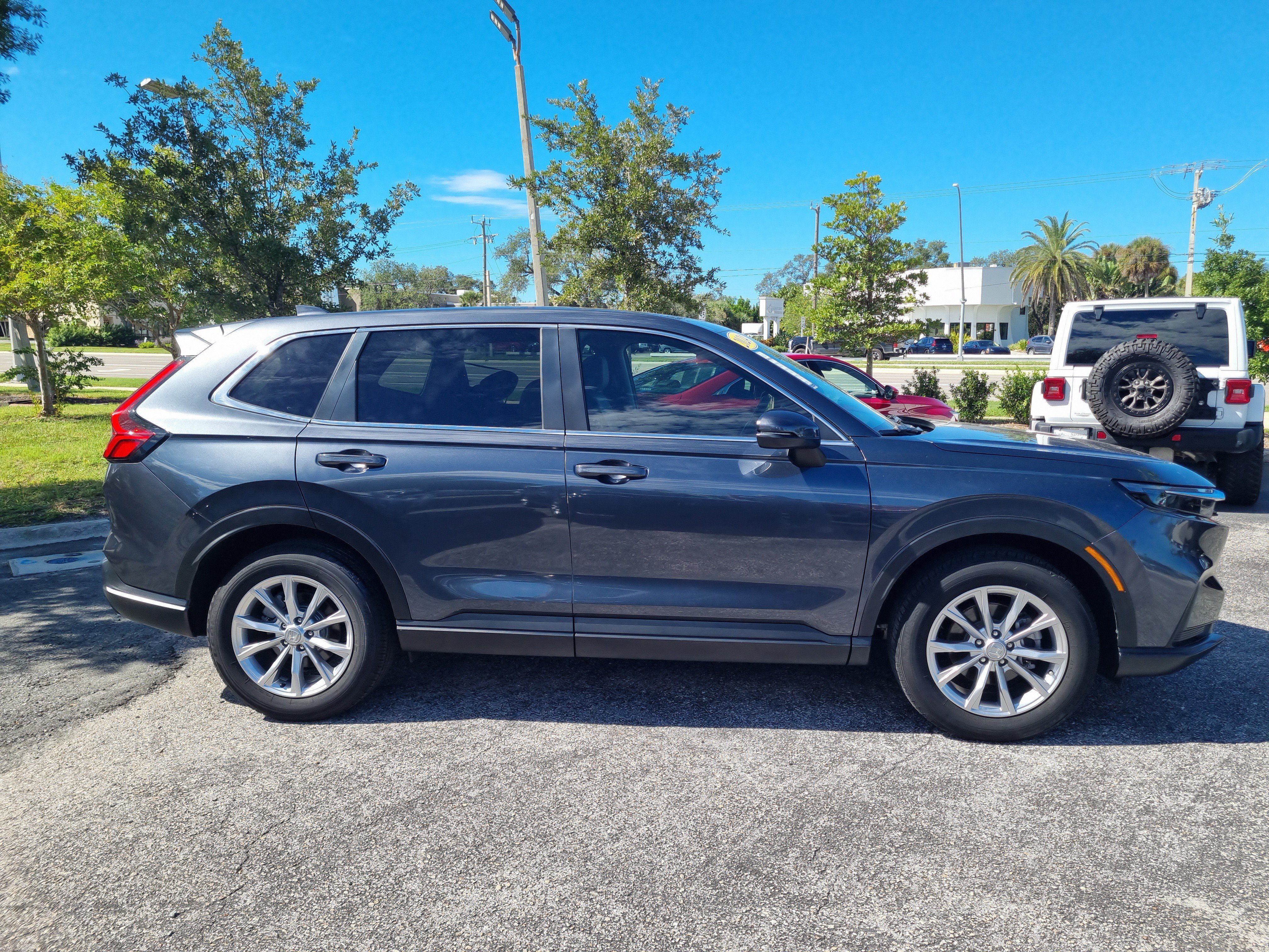 Used 2024 Honda CR-V EX image 8