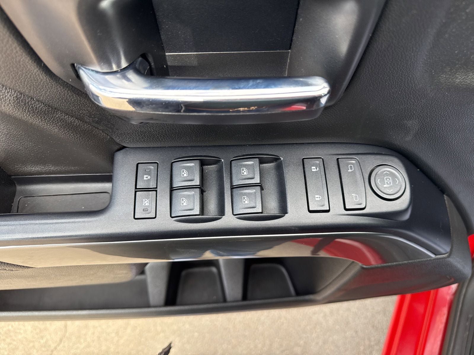 Used 2018 Chevrolet Silverado 1500 LT w/ LT Eassist Package AWD/4WD image 13