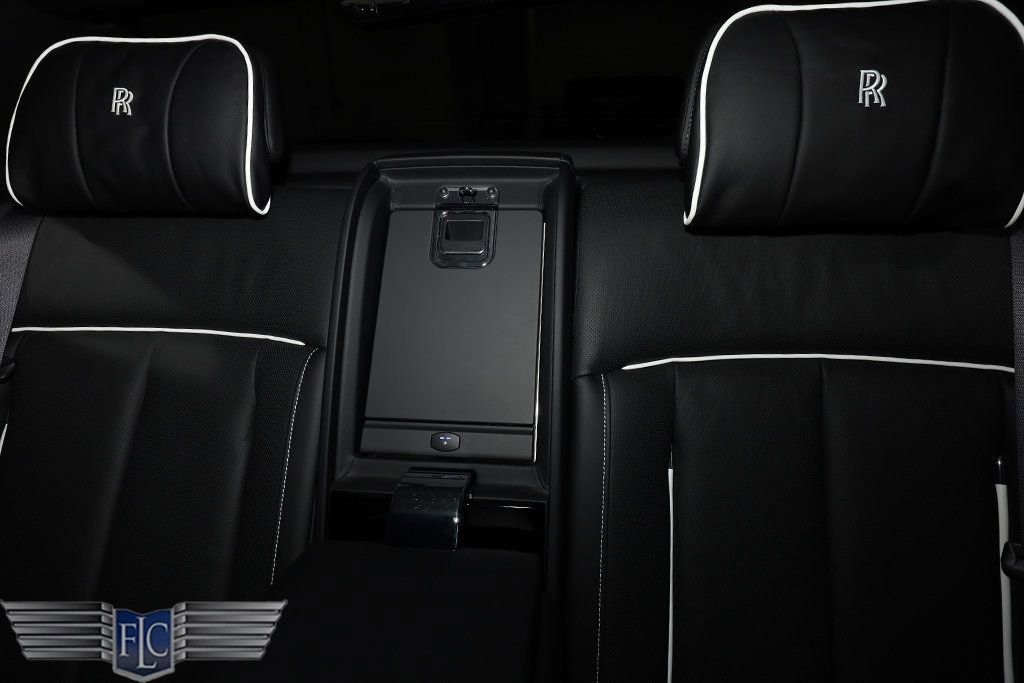 Used 2022 Rolls-Royce Phantom Sedan image 30