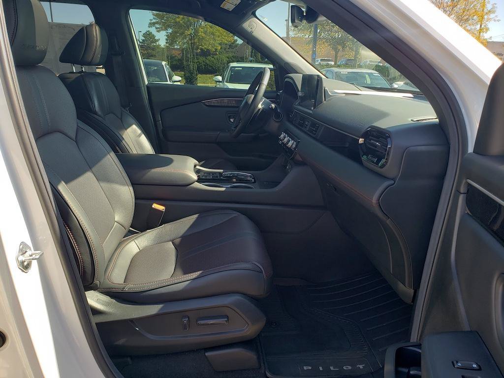 Used 2025 Honda Pilot Black Edition image 21
