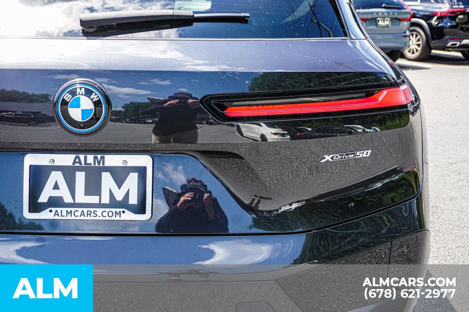 Used 2024 BMW iX xDrive50 w/ Premium Package AWD/4WD image 12