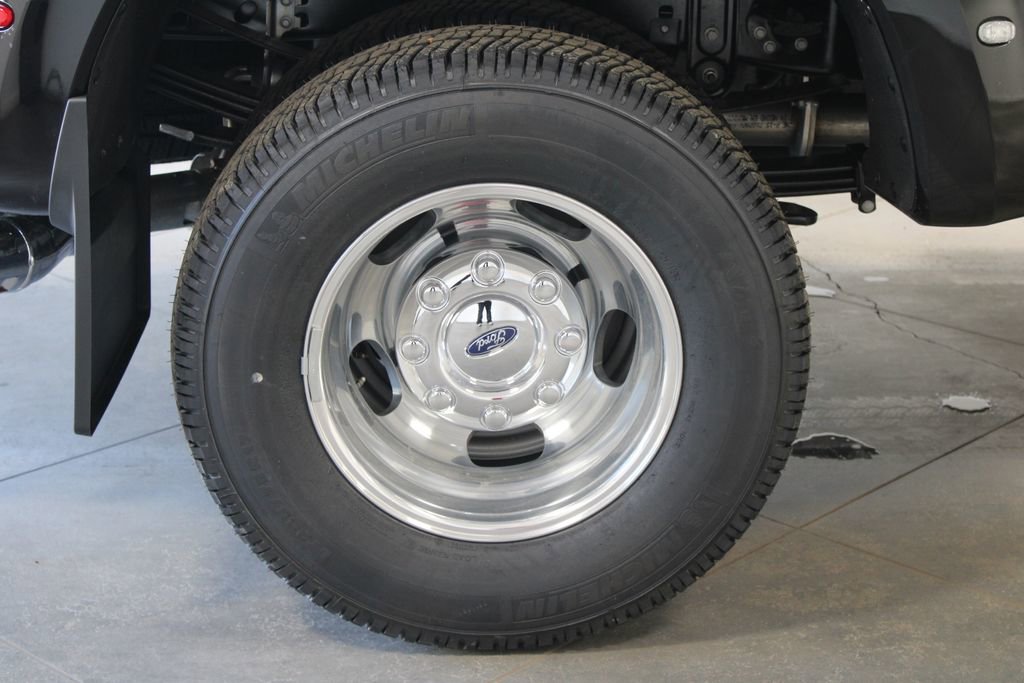 New 2026 Ford F350 4x4 Crew Cab DRW Super Duty image 13