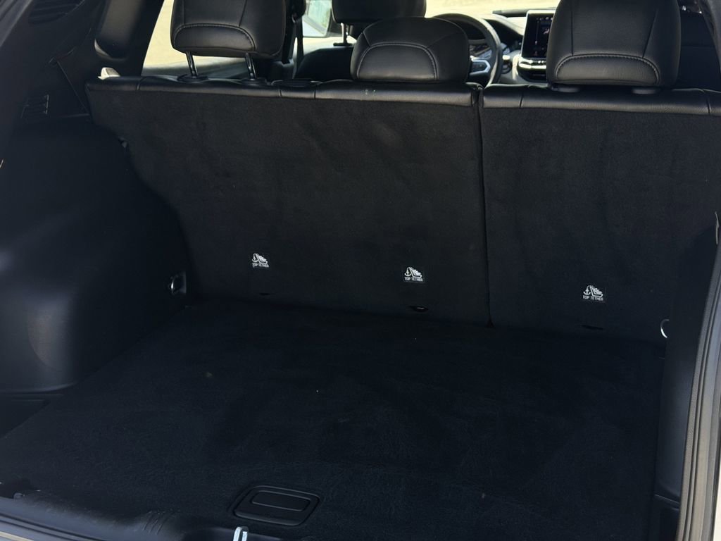 Used 2025 Jeep Compass Limited image 30