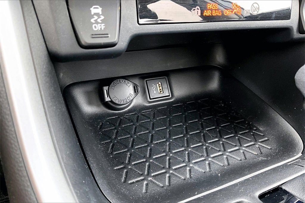 Used 2023 Toyota RAV4 XLE w/ Convenience Package image 16