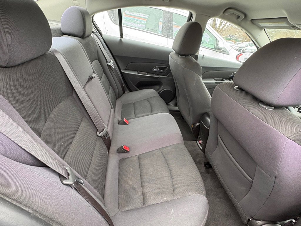 Used 2015 Chevrolet Cruze LT w/ Technology Package image 14