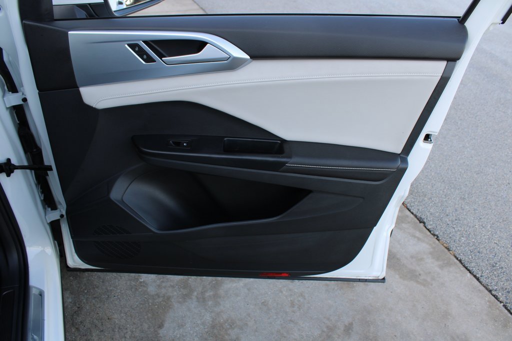 Certified 2025 Volkswagen Taos SE image 25