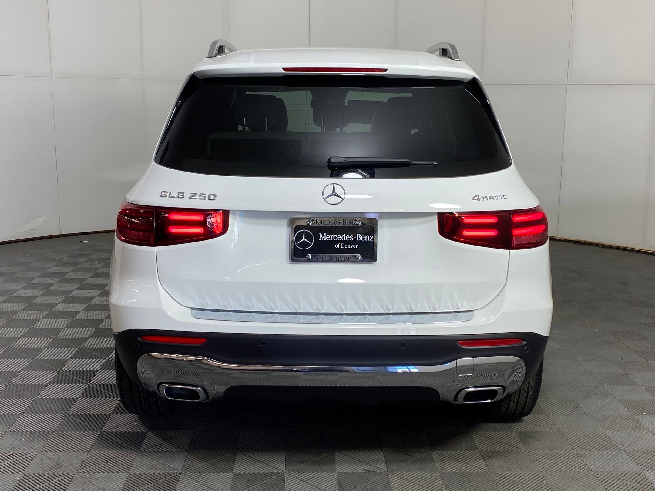 New 2025 Mercedes-Benz GLB 250 4MATIC image 9