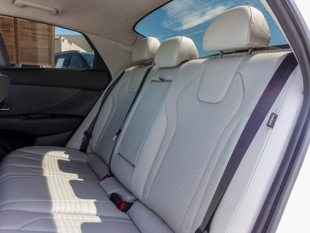 Used 2025 Hyundai Elantra Limited w/ Cargo Package FWD image 23