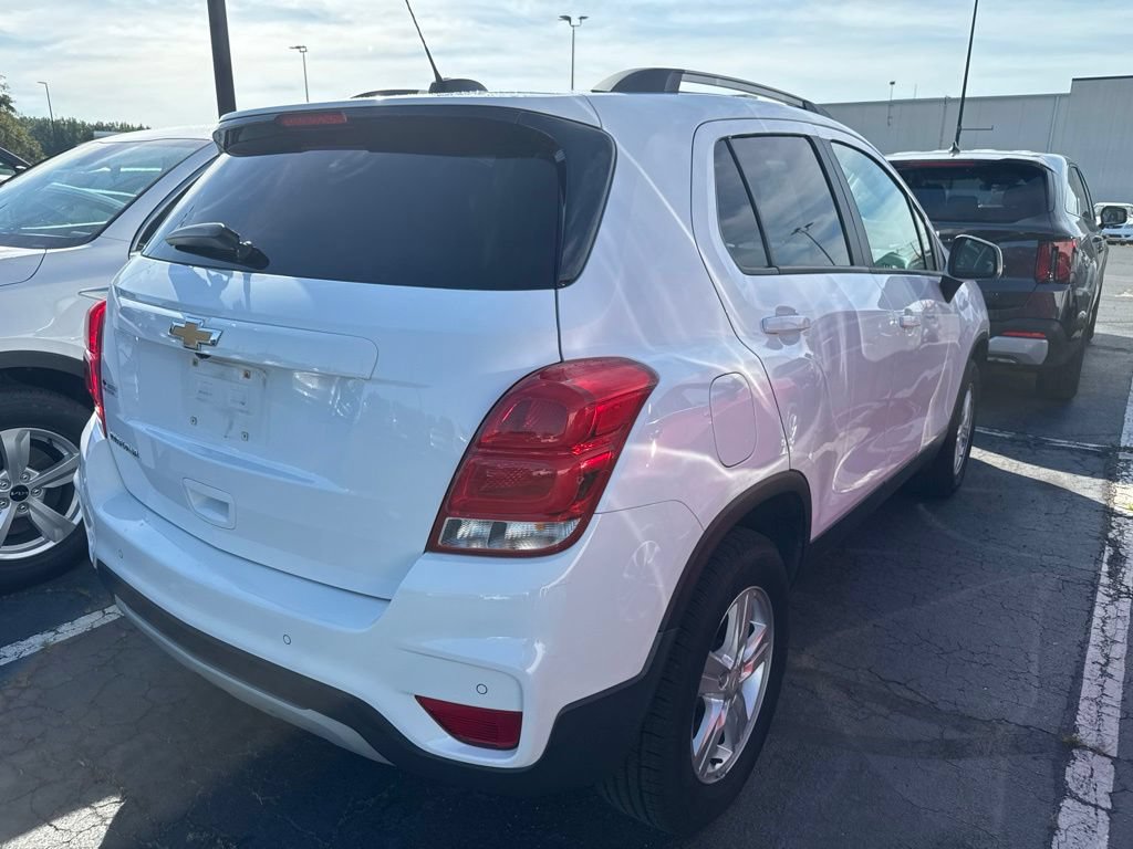 Used 2021 Chevrolet Trax LT w/ Premium Seat Package AWD/4WD image 3