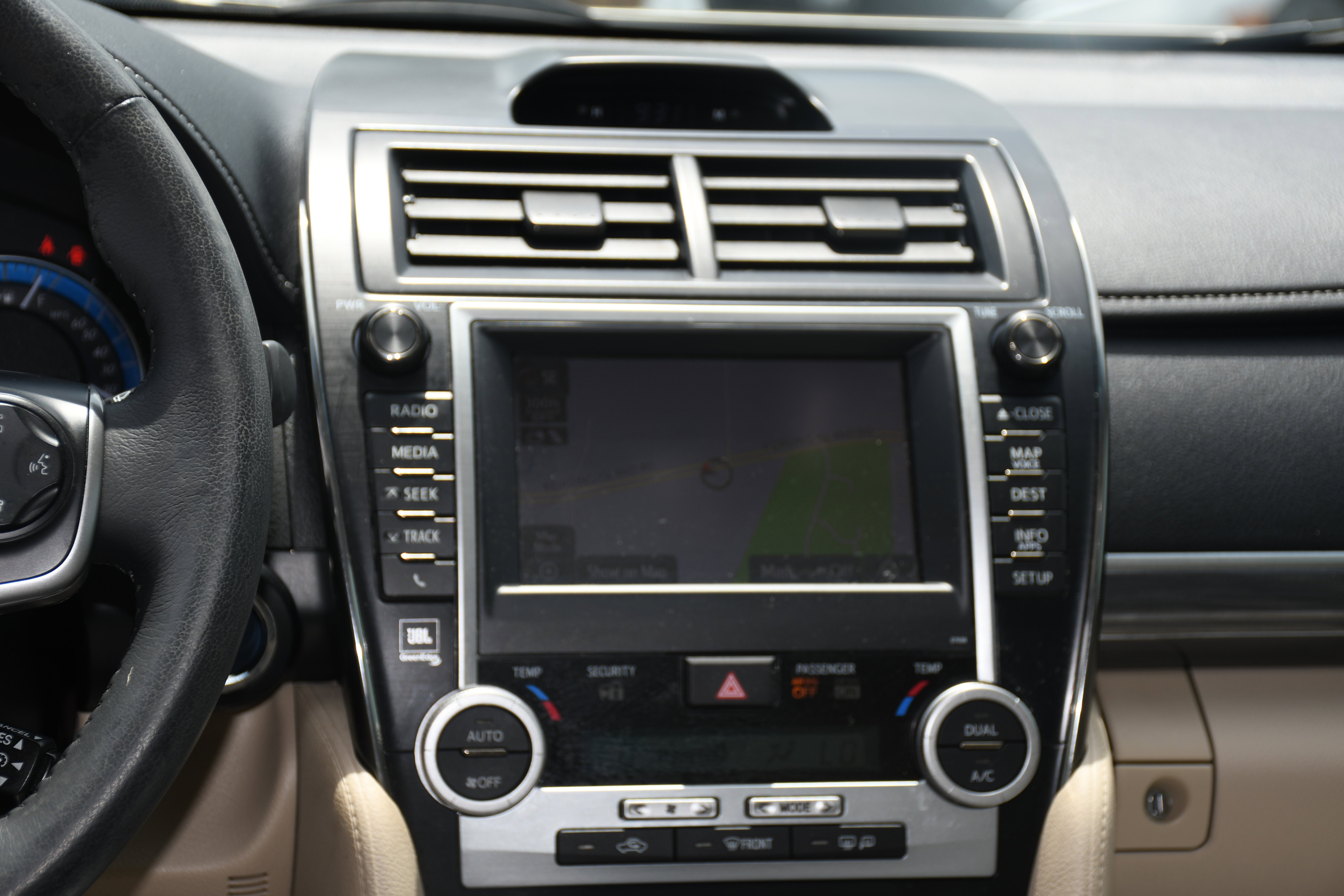 Used 2014 Toyota Camry XLE w/ Leather Package FWD image 17