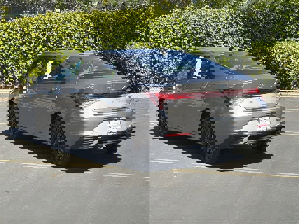 Used 2023 Hyundai Elantra SEL w/ Cargo Package image 4