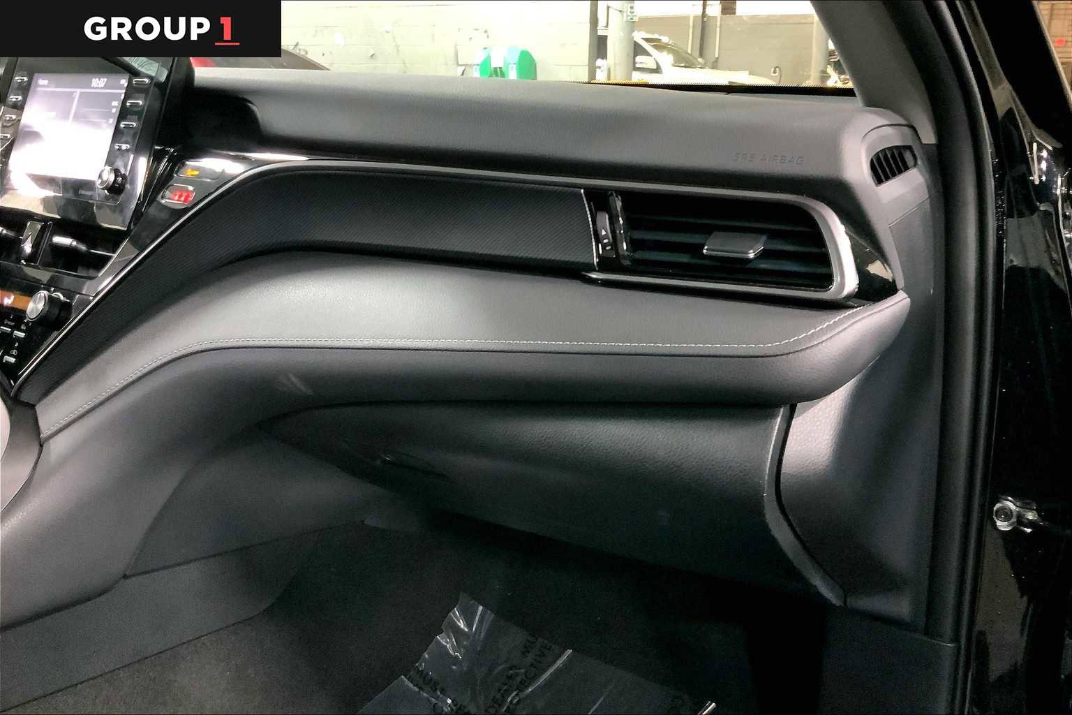 Used 2021 Toyota Camry SE w/ Cold Weather Package image 18