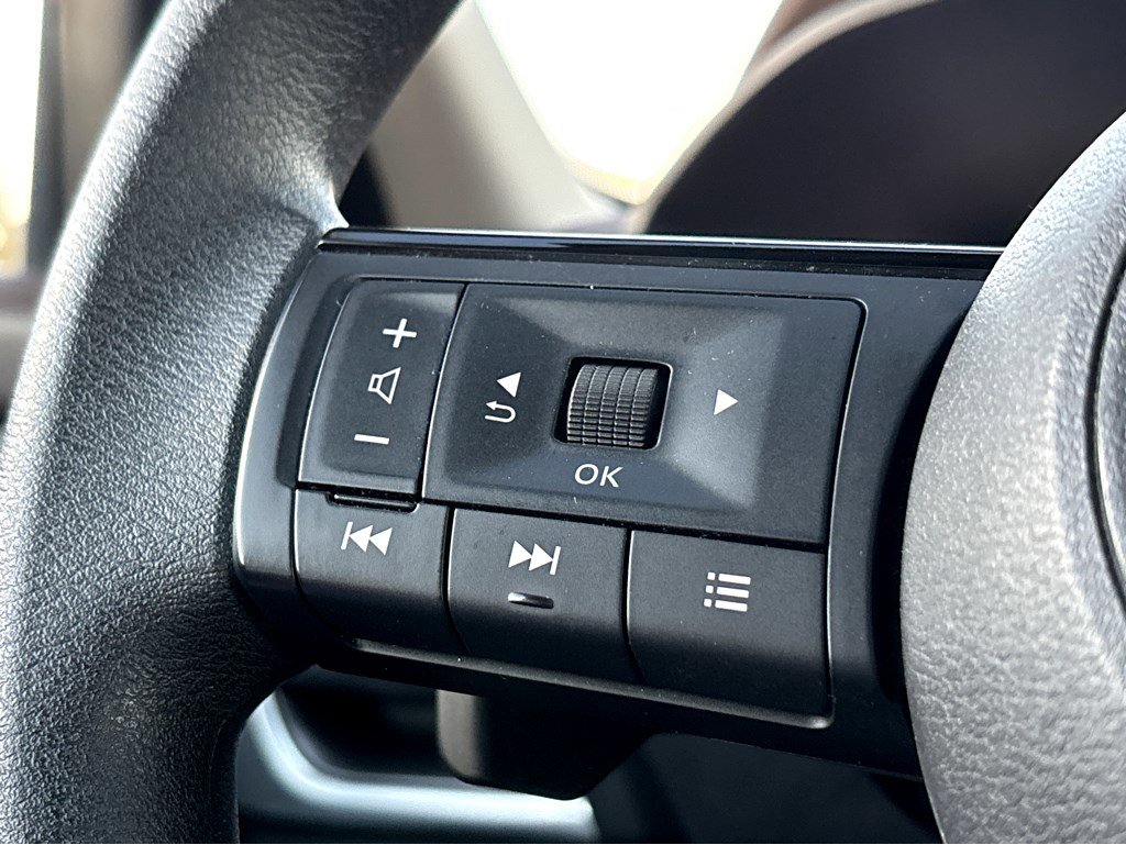 Used 2023 Nissan Rogue SV image 14