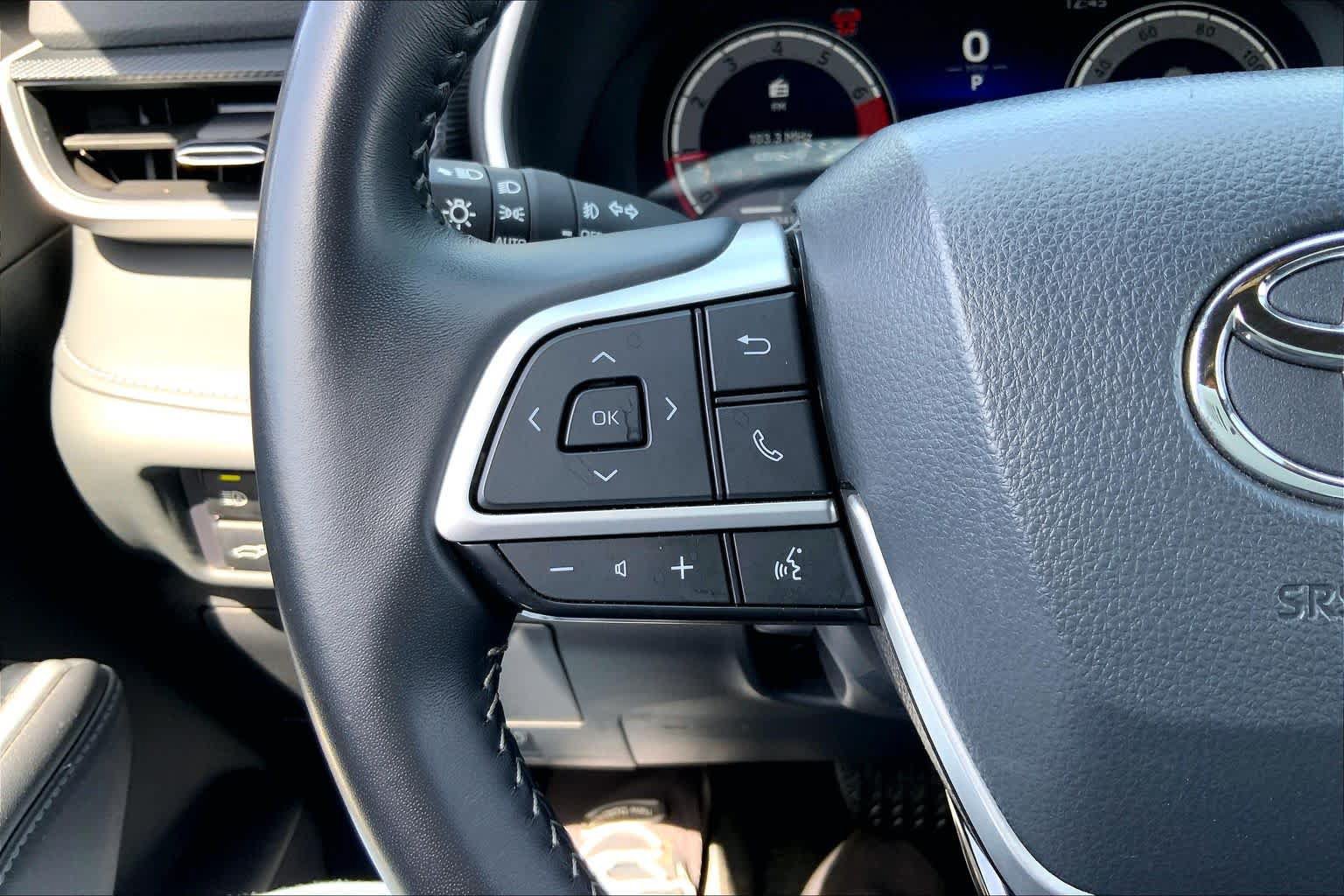 Used 2025 Toyota Highlander XSE AWD/4WD image 24