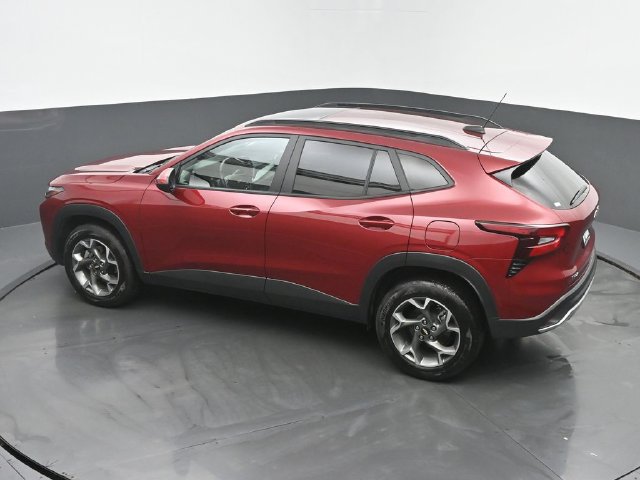 Used 2024 Chevrolet Trax LT w/ Sunroof Package FWD image 38