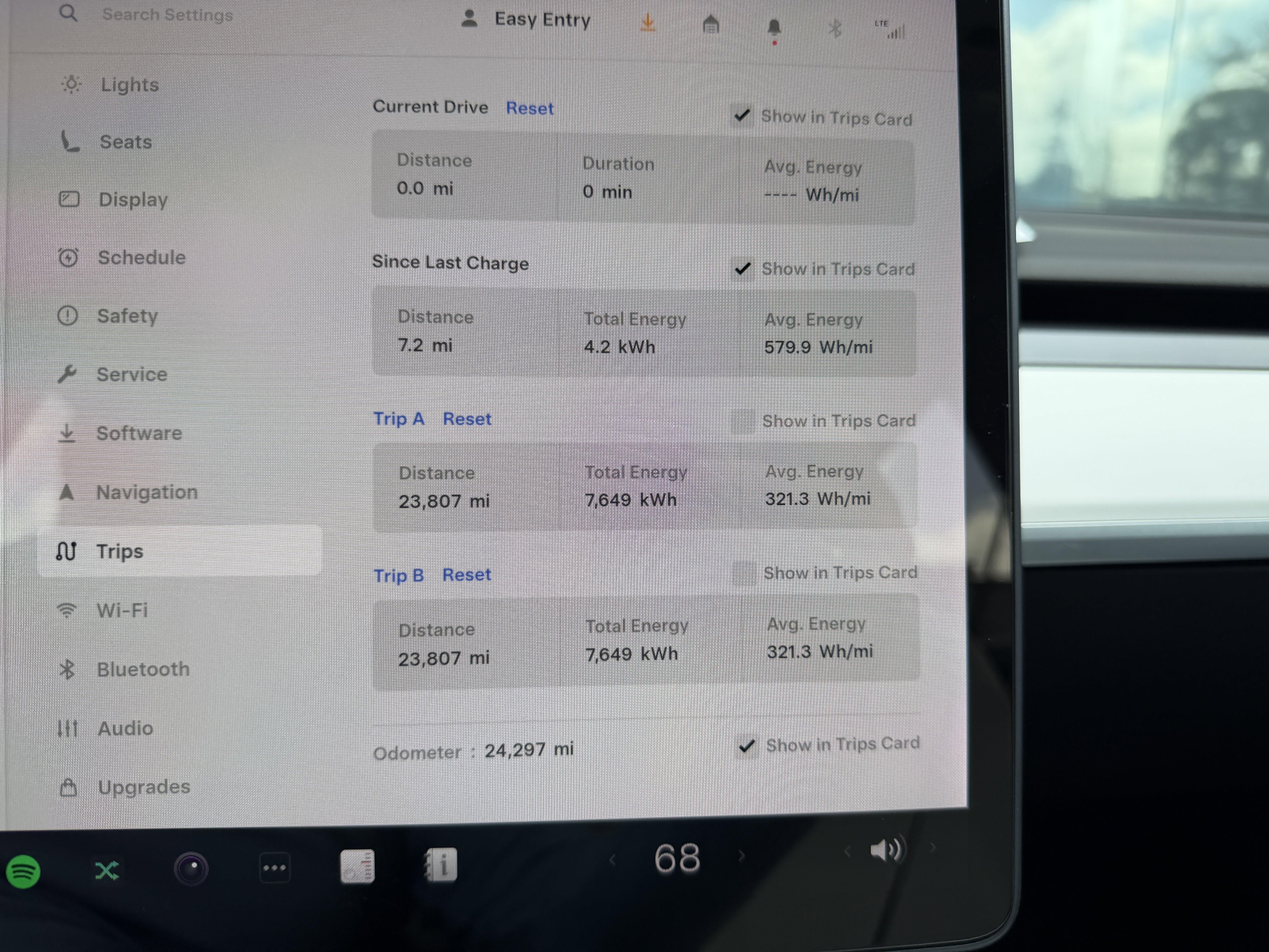 Used 2022 Tesla Model Y Long Range image 30