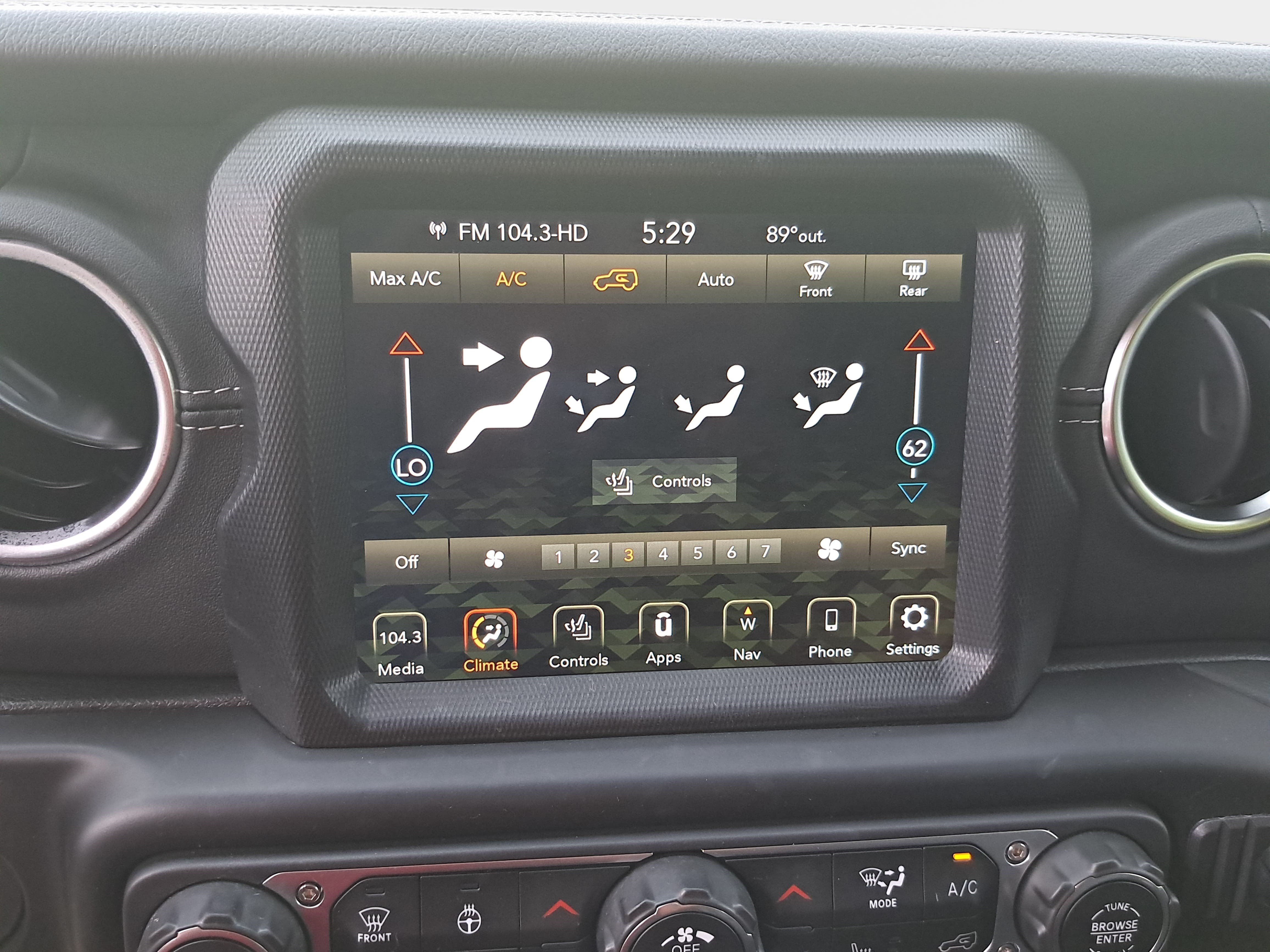 Used 2022 Jeep Wrangler Unlimited Sahara w/ Cold Weather Group AWD/4WD image 22
