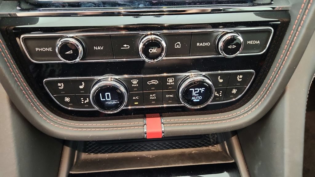 Used 2021 Bentley Bentayga Speed AWD/4WD image 22