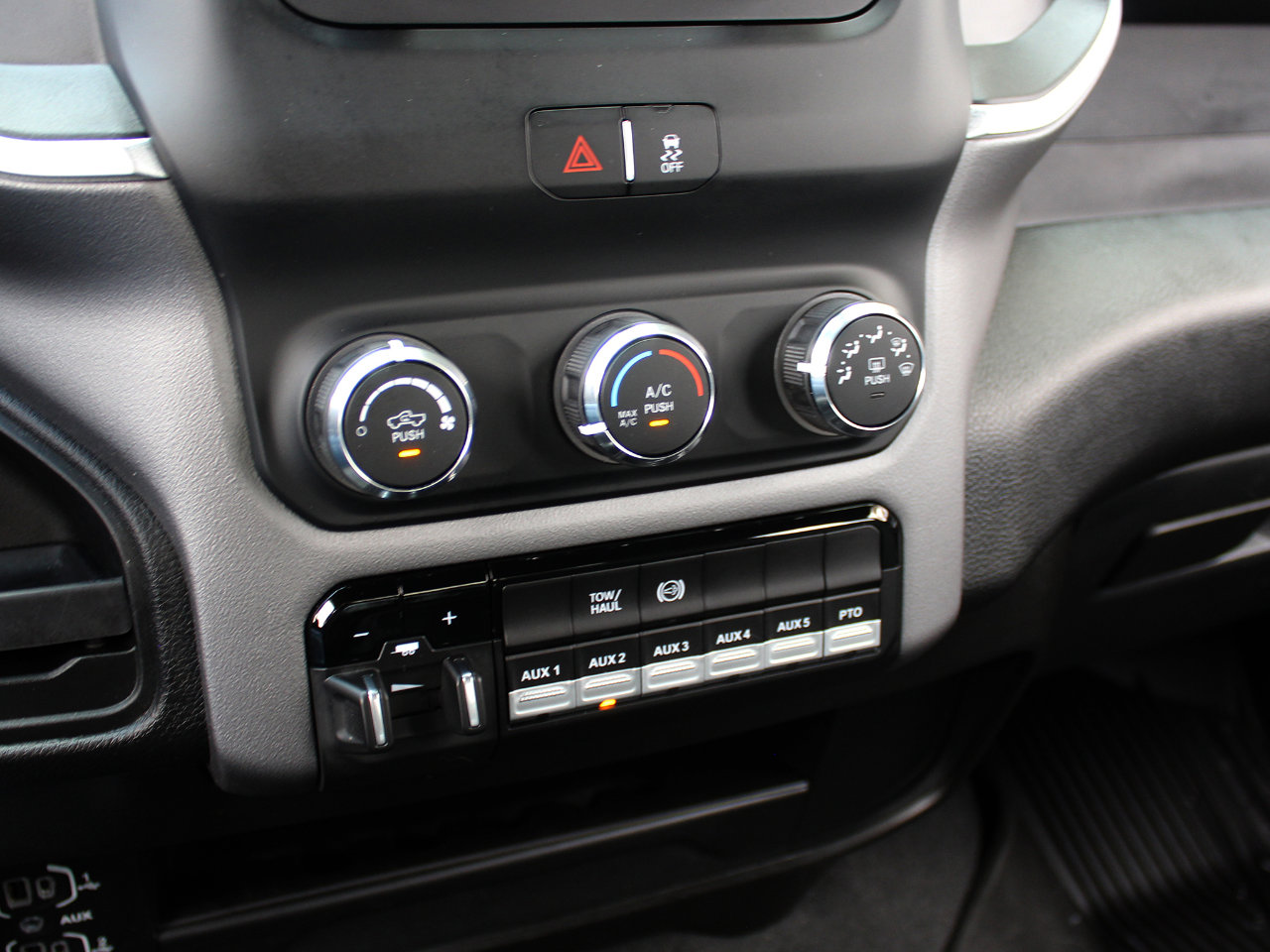 Used 2024 RAM 3500 SLT w/ Quick Order Package 2YG SLT image 33