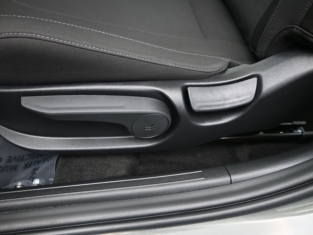 Used 2025 Hyundai Elantra Sport image 11