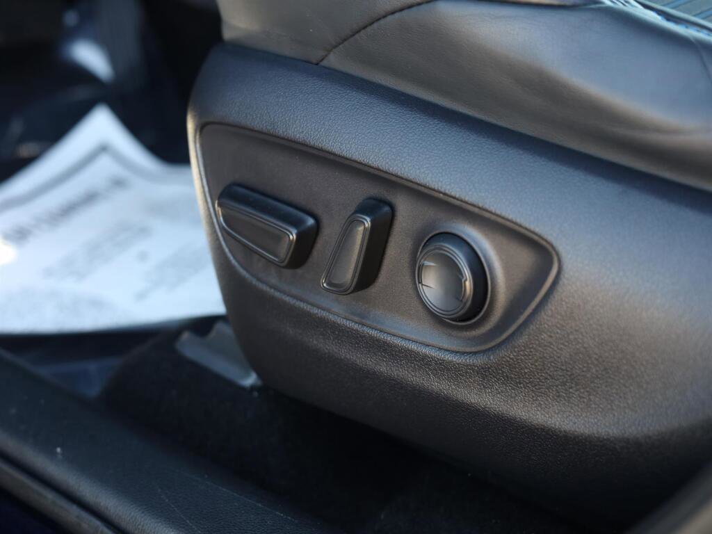 Used 2019 Toyota RAV4 XSE w/ XSE Weather Package AWD/4WD image 8