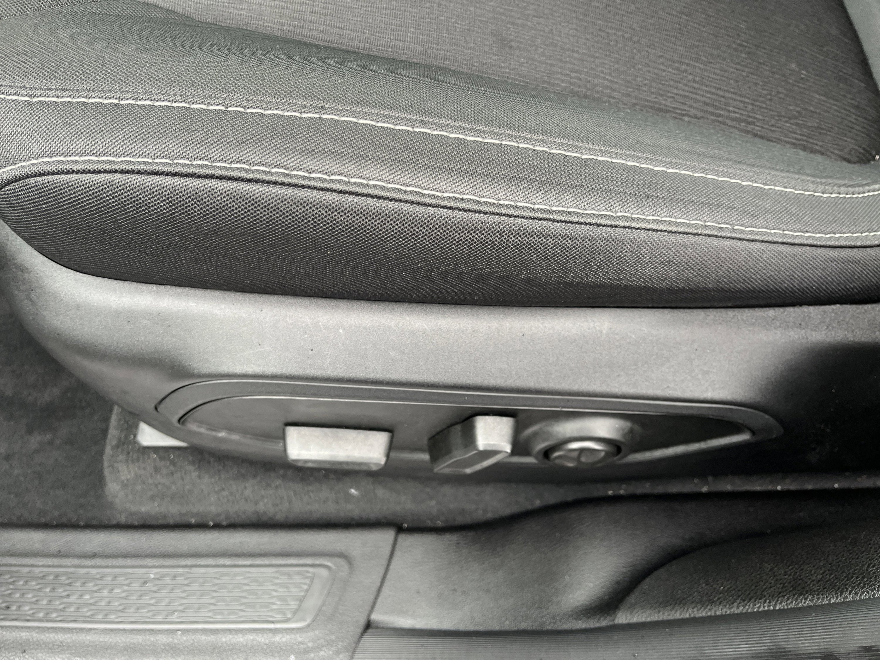 Used 2024 Jeep Grand Cherokee L Laredo w/ Luxury Tech Group I image 16