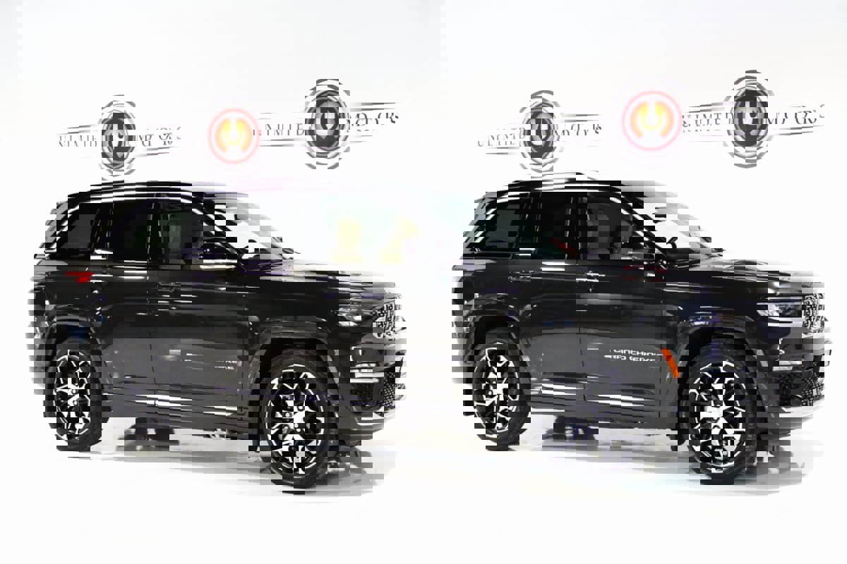 Used 2023 Jeep Grand Cherokee Summit image 6