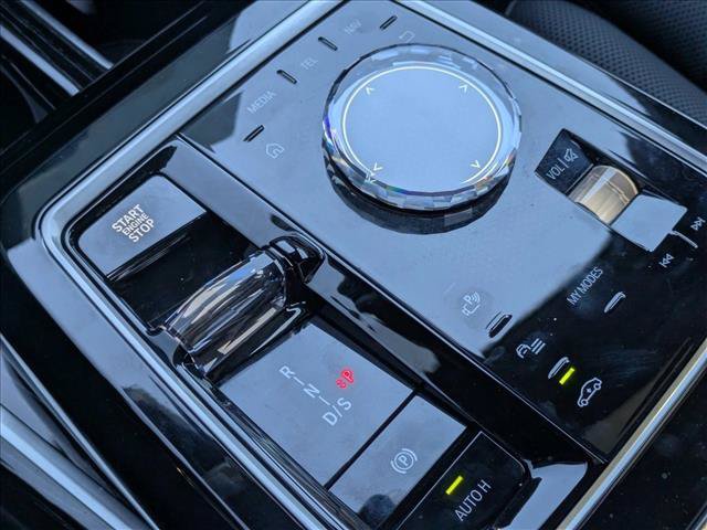 Used 2025 BMW 750e xDrive w/ Executive Package AWD/4WD image 12