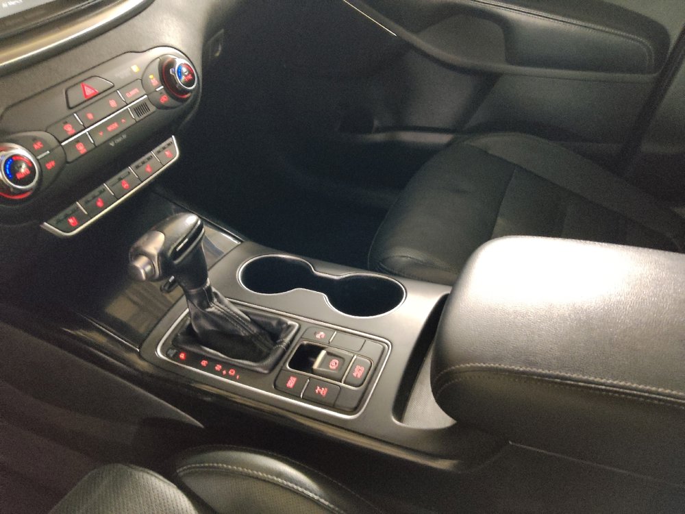 Used 2018 Kia Sorento SX image 26