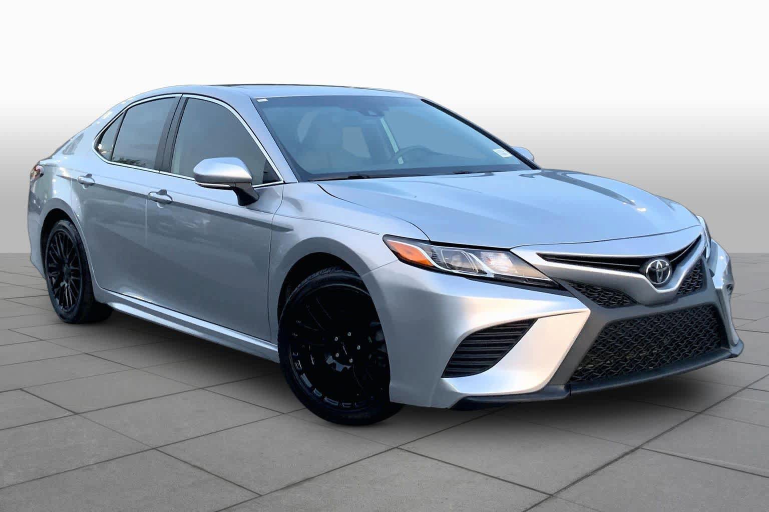 Used 2019 Toyota Camry SE w/ Audio Package FWD image 3