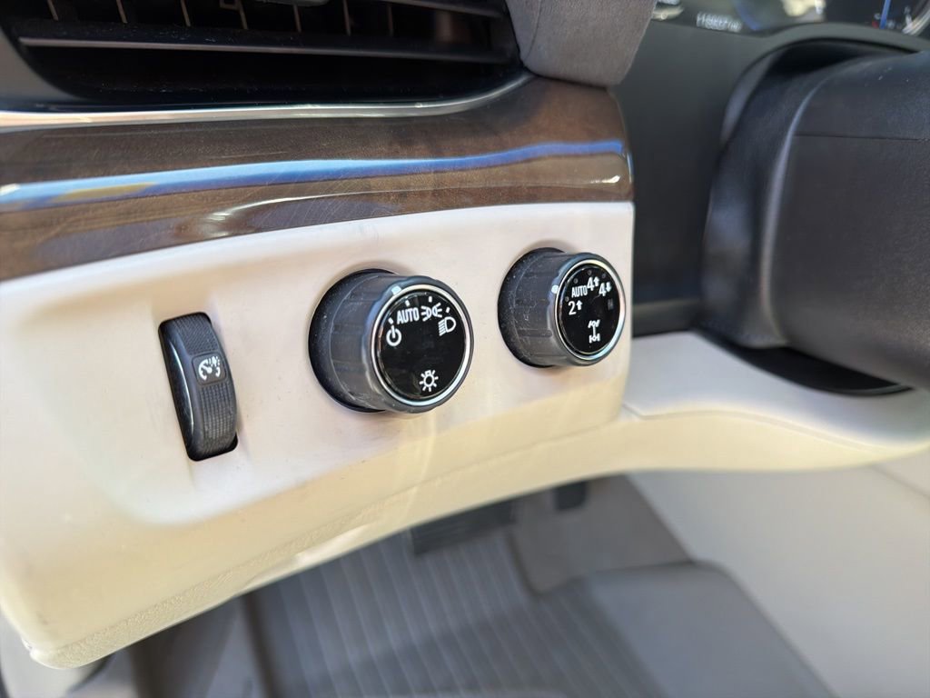 Used 2018 Cadillac Escalade Premium Luxury AWD/4WD image 59