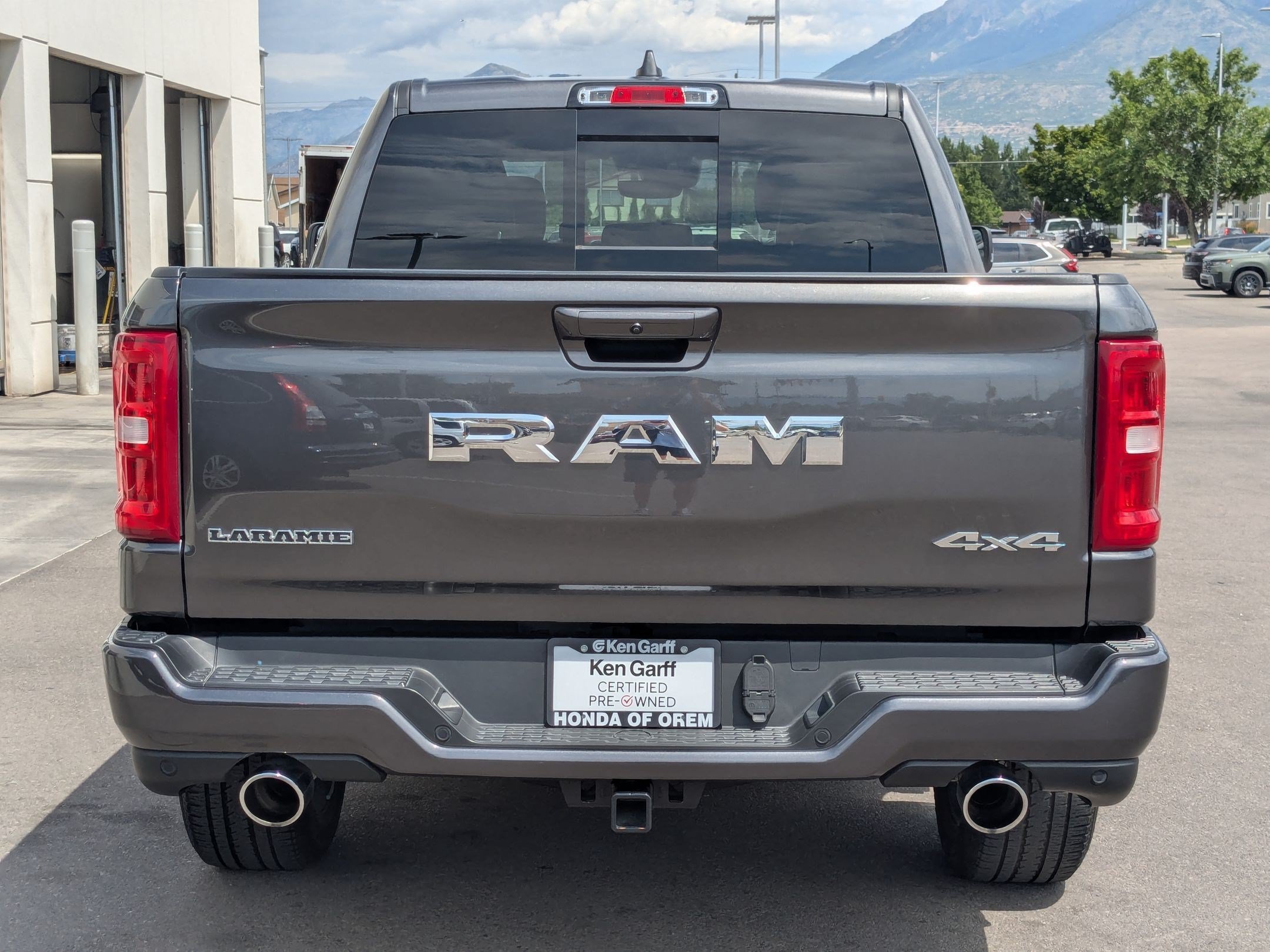 Used 2025 RAM 1500 Laramie w/ Sport Appearance Package AWD/4WD image 7