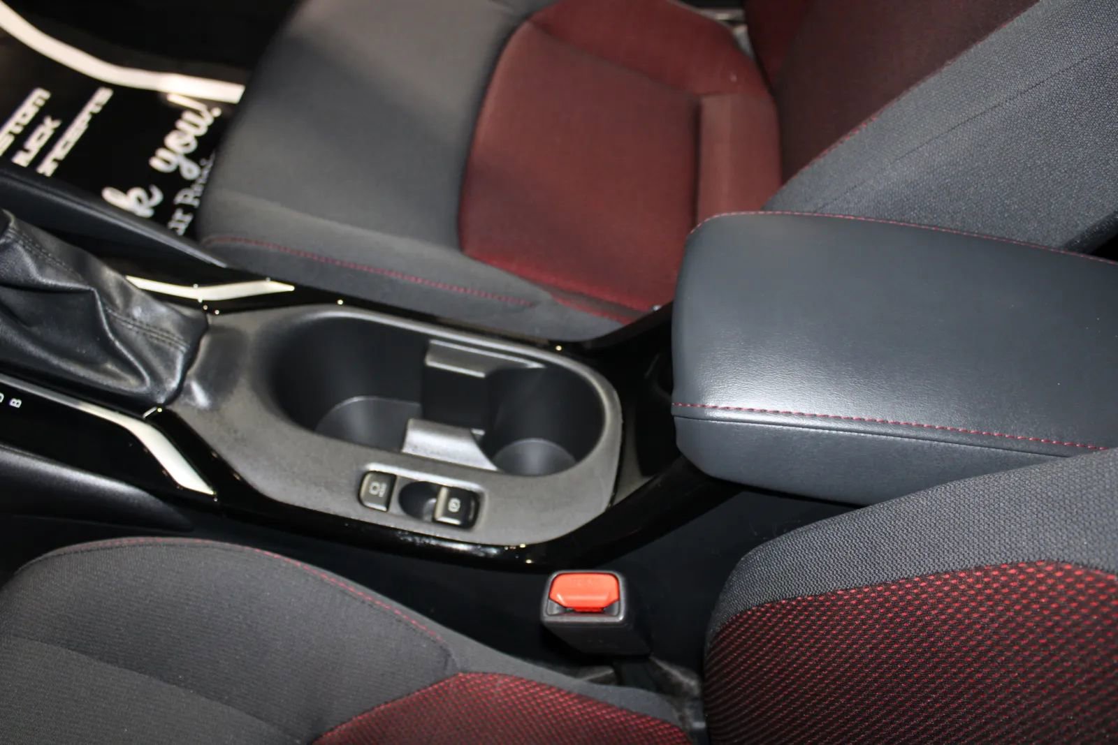 Used 2024 Toyota Corolla SE FWD image 3