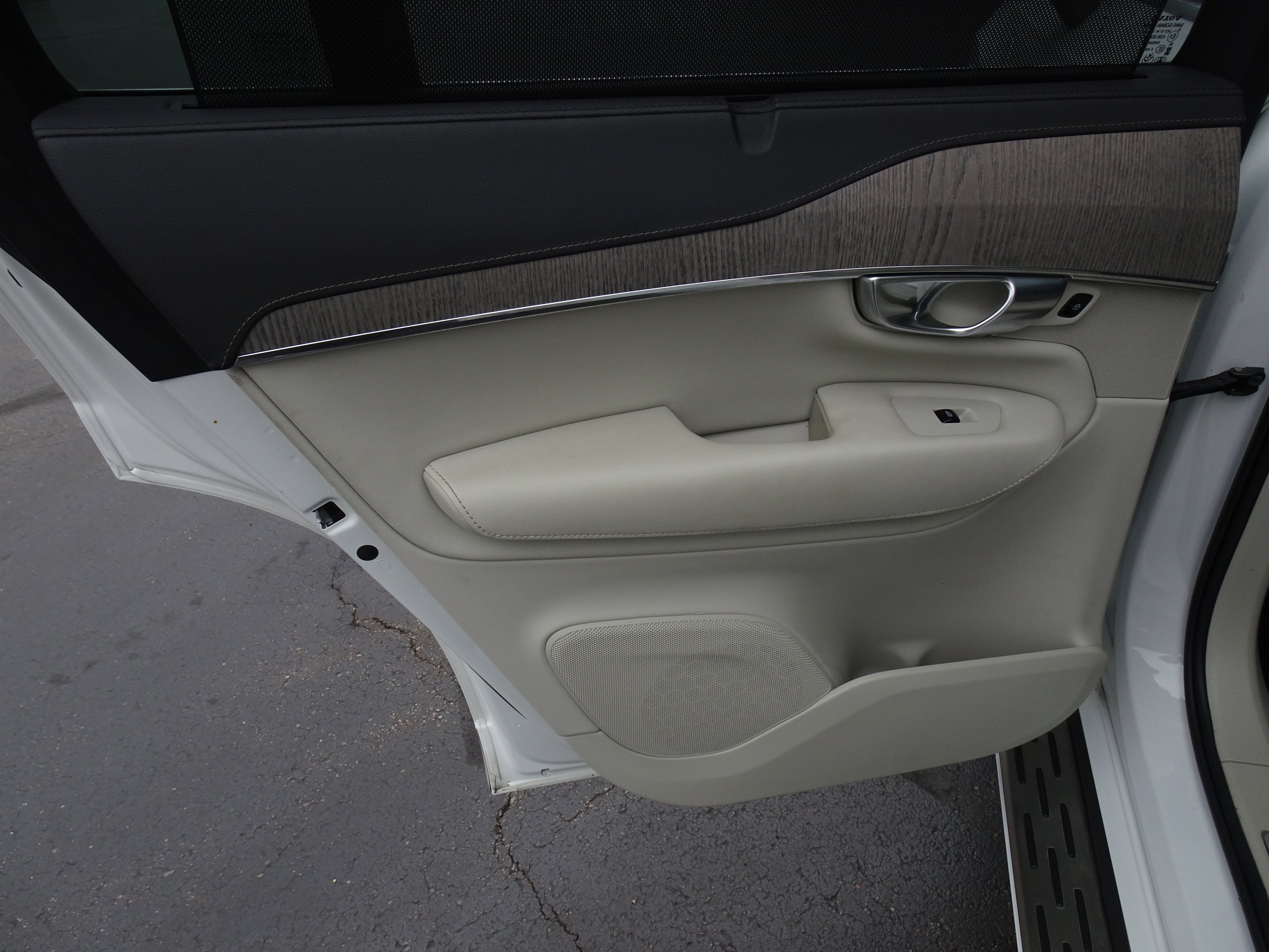 Used 2023 Volvo XC90 T8 Ultimate w/ Lounge Package AWD/4WD image 17