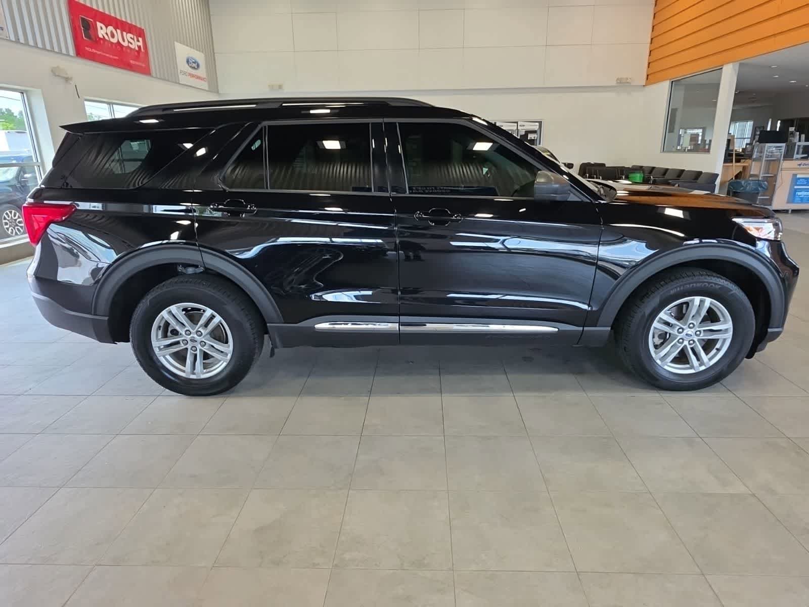 Used 2024 Ford Explorer XLT AWD/4WD image 6