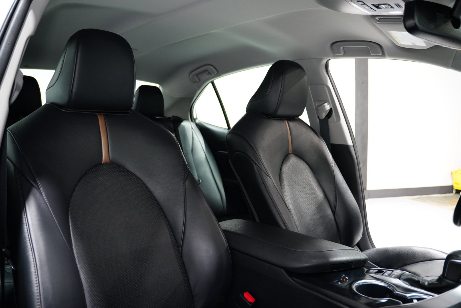 Used 2020 Toyota Camry XLE image 14