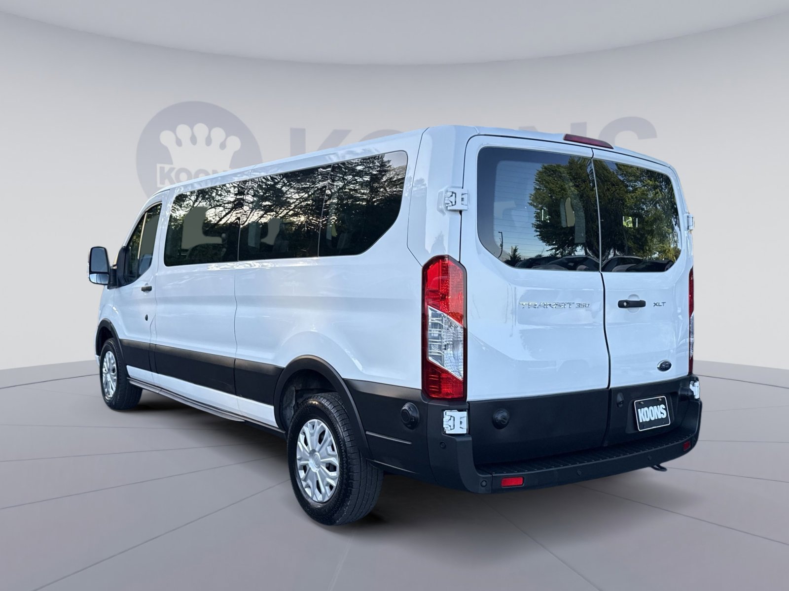 Used 2024 Ford Transit 350 XLT RWD image 4