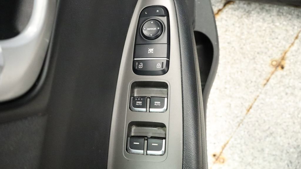 Used 2019 Kia Optima S w/ S Panoramic Sunroof Package image 30