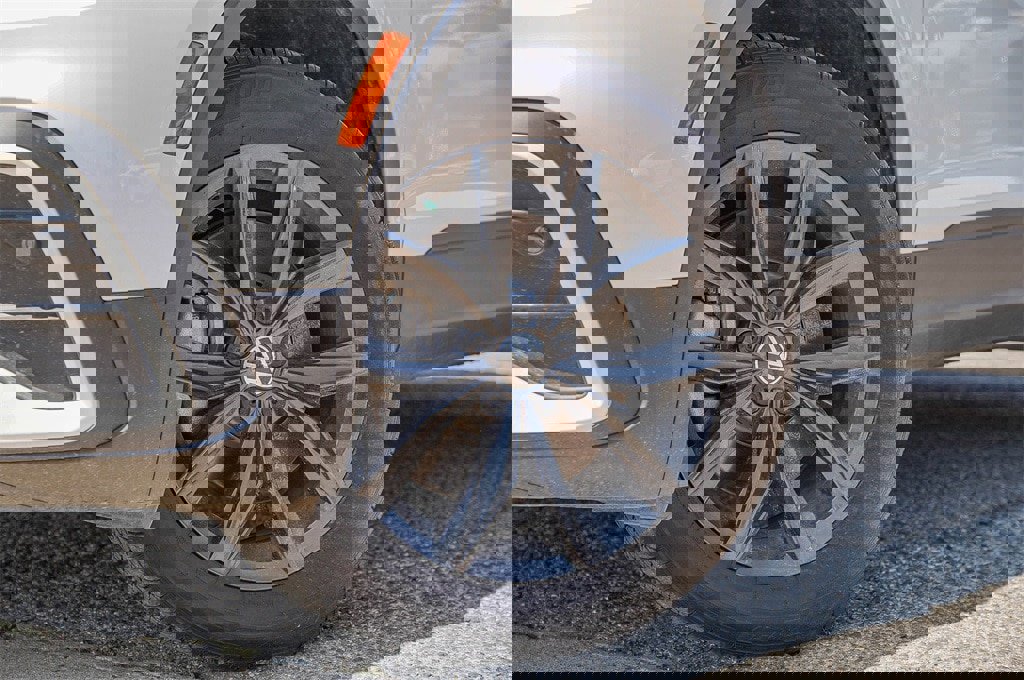 New 2024 Volkswagen Tiguan SE image 2