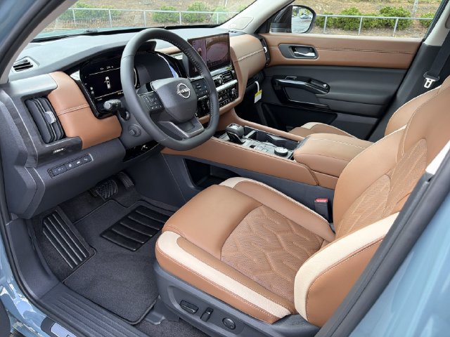 New 2026 Nissan Pathfinder Platinum AWD/4WD image 11