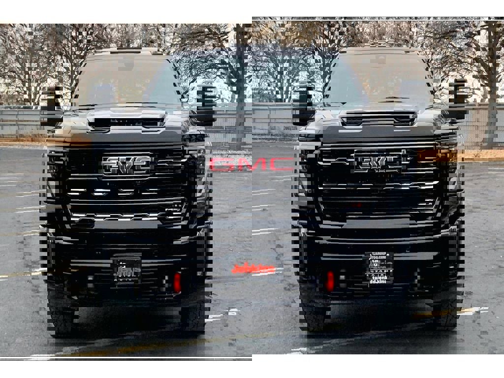 Used 2024 GMC Sierra 2500 AT4 w/ Technology Package image 3