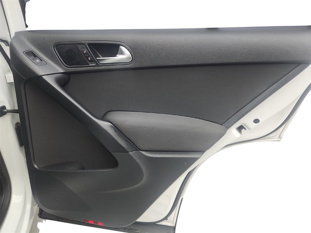 Used 2017 Volkswagen Tiguan Limited w/ Premium Package image 25