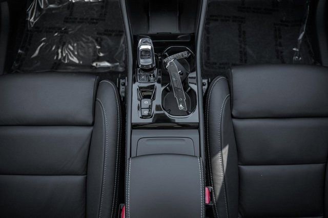 New 2026 Volvo XC40 B5 Plus w/ Protection Package Premier image 28
