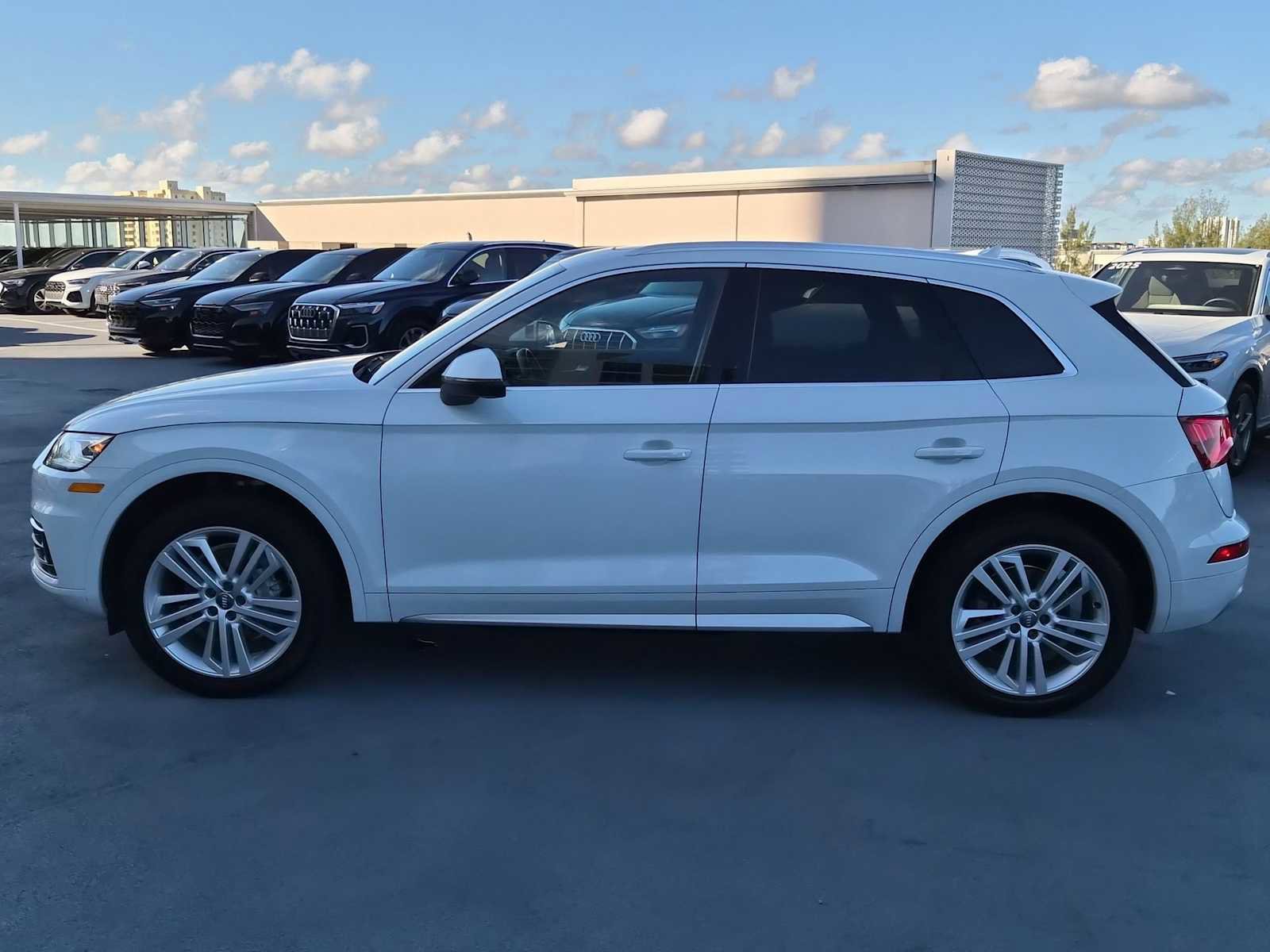 Used 2019 Audi Q5 2.0T Premium Plus w/ Premium Plus Package image 3