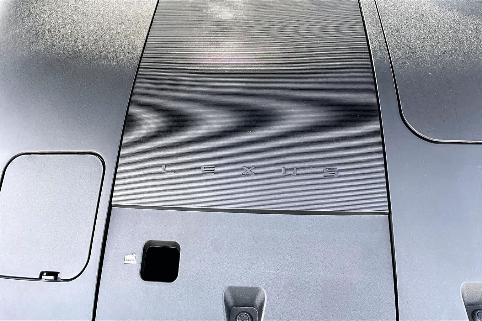 New 2026 Lexus ES 350e FWD image 17